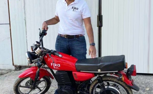 Rishi Kohli, Co- founder and CEO of Fika Mobility showcasing the Fika Mobility electric motorcycle